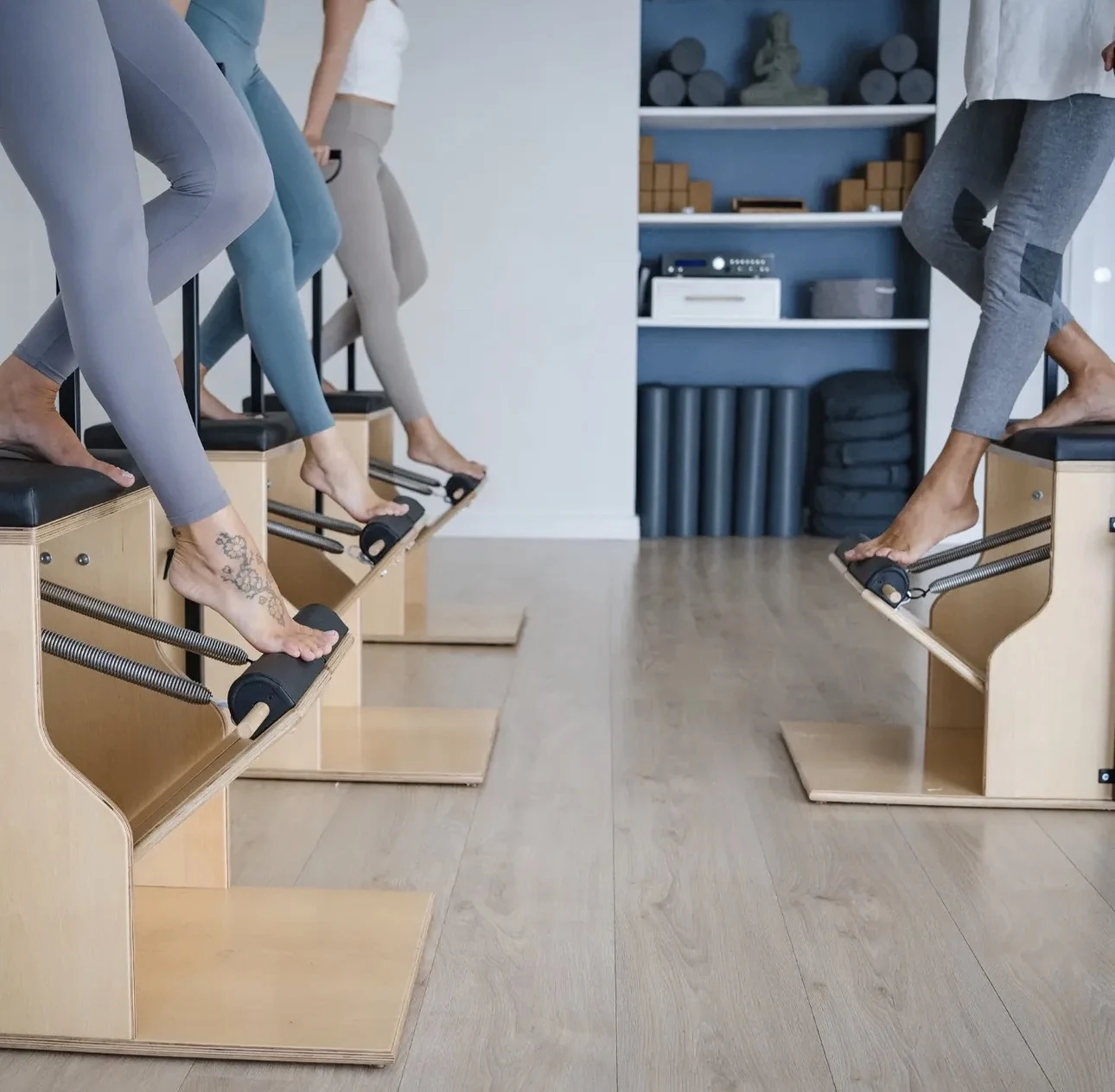 Clase de Pilates con máquinas en Flow Pilates