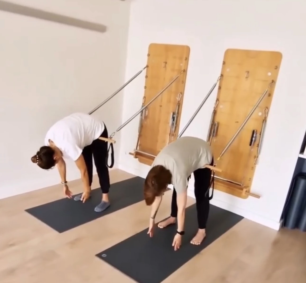 Trabajo individualizado de rehabilitación en máquina de Pilates